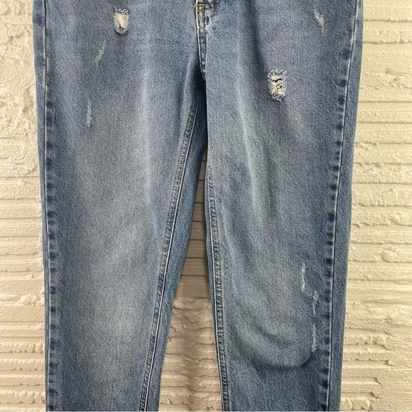 BDG Urban Outfitters Mom Hi-Rise Jeans Tapered Leg Lightly Distressed Size 24 - Picture 4 of 12